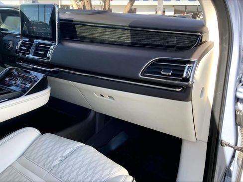 Used 2019 Lincoln Navigator Black Label w/ Cargo Package image 18