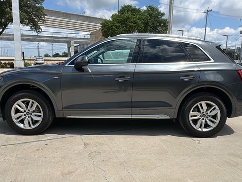 Used 2023 Audi Q5 2.0T Premium w/ Convenience Package AWD/4WD image 4