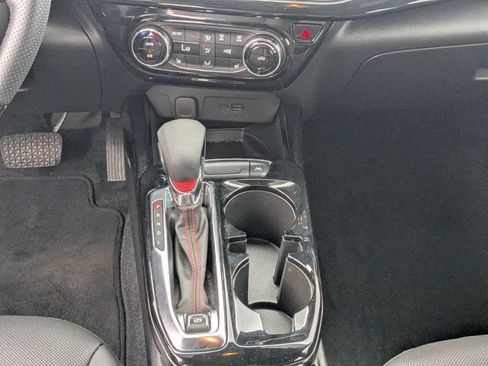 Used 2024 Chevrolet Trax RS w/ Sunroof Package FWD image 19