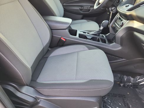 Used 2017 Ford Escape SE w/ Equipment Group 201A FWD image 19