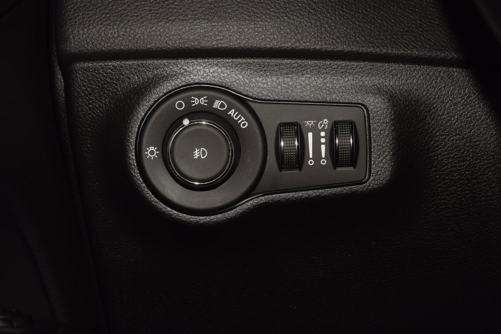 Used 2020 Jeep Compass Latitude AWD/4WD image 36