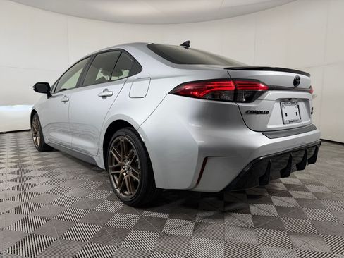 Used 2024 Toyota Corolla SE FWD image 3