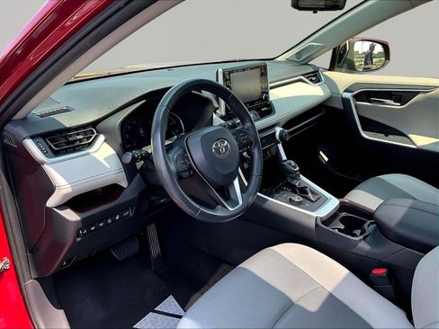 Used 2019 Toyota RAV4 Limited AWD/4WD image 17