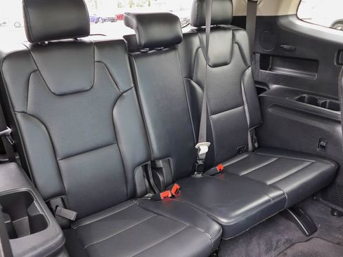 Used 2025 Kia Telluride S FWD image 11