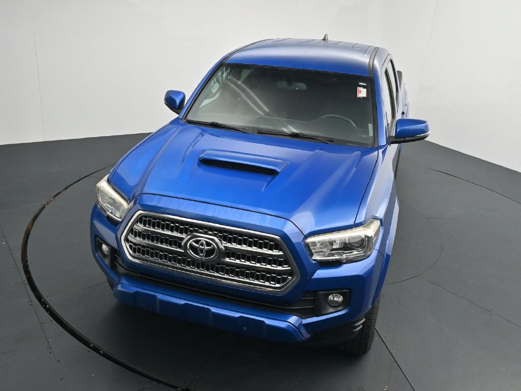 Used 2016 Toyota Tacoma TRD Sport w/ Towing Package AWD/4WD image 11