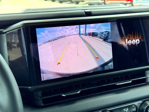 Used 2024 Jeep Wrangler Unlimited Sahara image 32