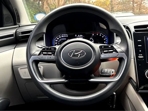 Used 2022 Hyundai Tucson SE image 12