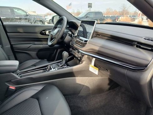 New 2026 Jeep Compass Latitude image 24