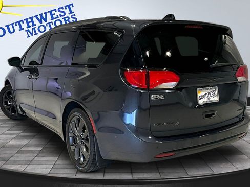 Used 2019 Chrysler Pacifica Limited w/ Advanced Safetytec Group FWD image 4
