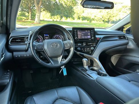 Used 2021 Toyota Camry SE FWD image 13