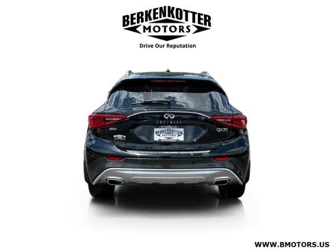 Used 2017 INFINITI QX30 Premium w/ Navigation Package AWD/4WD image 4