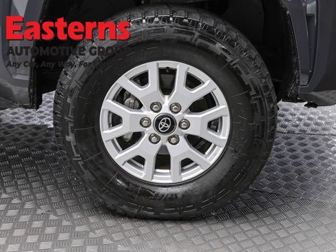 Used 2025 Toyota Tacoma SR5 AWD/4WD image 31