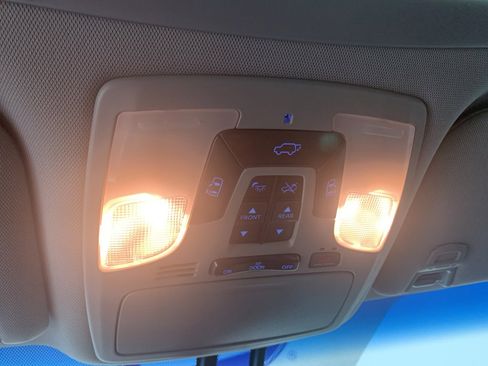 Used 2017 Toyota Sienna Limited Premium image 28