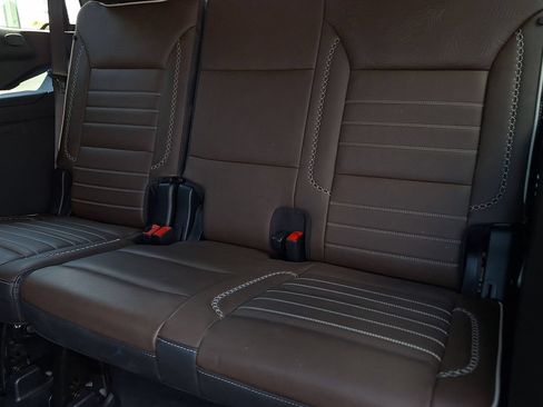 Used 2025 GMC Yukon Denali Ultimate AWD/4WD image 13