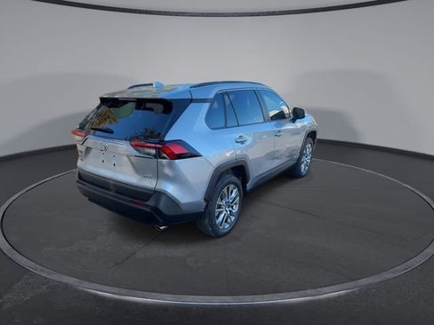 Used 2023 Toyota RAV4 XLE Premium image 16