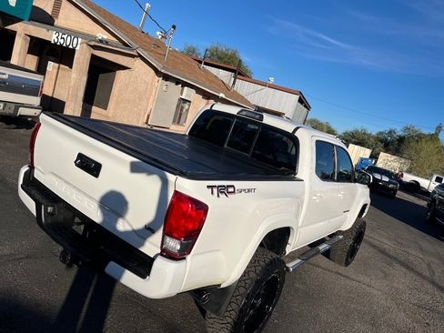 Used 2016 Toyota Tacoma TRD Sport image 47