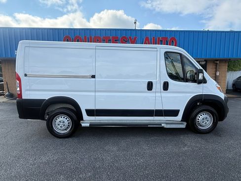 Used 2025 RAM ProMaster 2500 w/ U-Haul Equipment Group FWD image 8