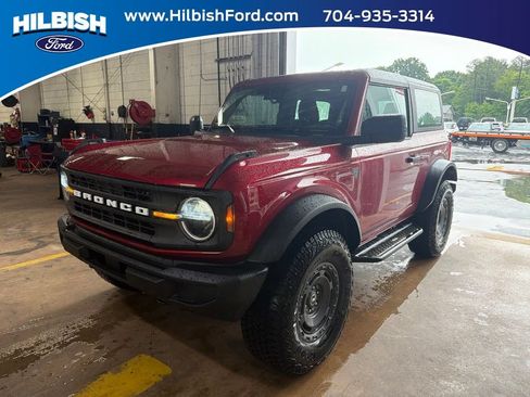 Used 2025 Ford Bronco 2-Door w/ Sasquatch Package AWD/4WD image 1