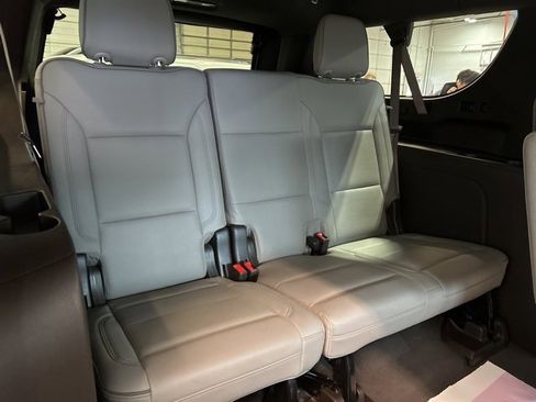 Used 2021 GMC Yukon XL SLT w/ Rear Media and Nav Package image 17