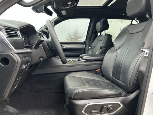 Used 2023 Jeep Wagoneer Series II image 19