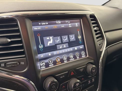 Used 2018 Jeep Grand Cherokee Limited image 16