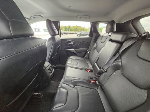 Used 2021 Jeep Cherokee Latitude Lux w/ Comfort/Convenience Group AWD/4WD image 9