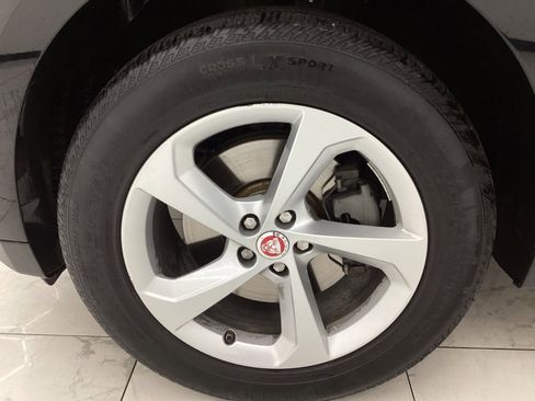 Used 2018 Jaguar F-PACE Premium image 51