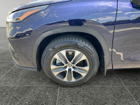 Used 2023 Toyota Highlander XLE FWD image 14