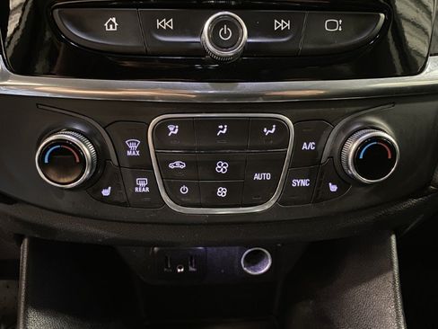 Used 2020 Chevrolet Traverse LT AWD/4WD image 35