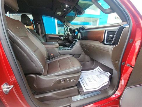 Used 2024 GMC Sierra 3500 Denali w/ Technology Package AWD/4WD image 14