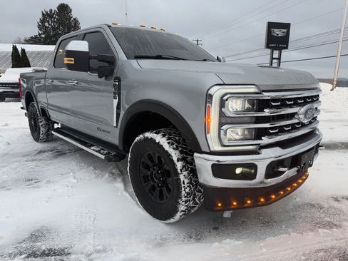 Used 2023 Ford F350 Lariat w/ Chrome Package image 9