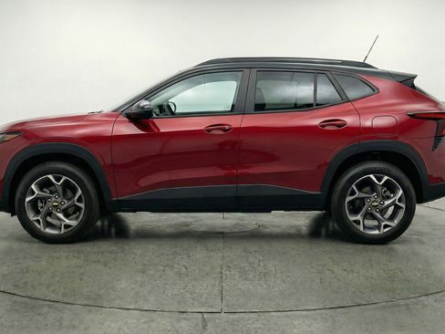Used 2025 Chevrolet Trax LT FWD image 5