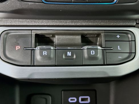 Used 2023 GMC Acadia SLE w/ Driver Convenience Package image 24