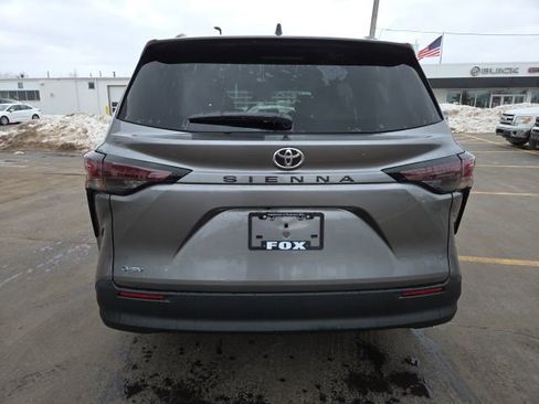 Used 2026 Toyota Sienna LE image 6