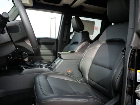 New 2025 Ford Bronco Badlands image 16