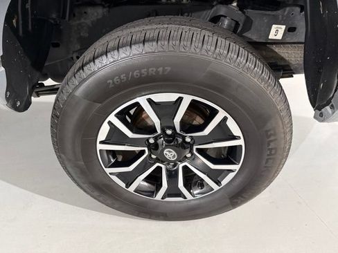 Used 2021 Toyota Tacoma TRD Sport w/ Technology Package AWD/4WD image 7