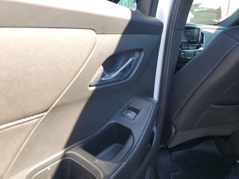 Used 2023 Chevrolet Traverse LT image 18