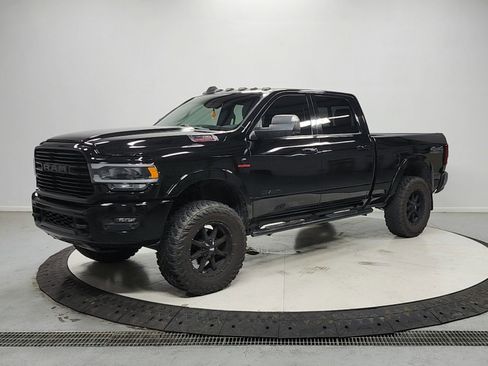 Used 2019 RAM 2500 Laramie w/ Black Appearance Package AWD/4WD image 3