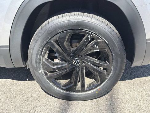 Used 2022 Volkswagen Atlas SE w/ Black Wheel Package FWD image 5