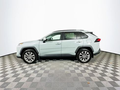 Used 2020 Toyota RAV4 XLE Premium image 6