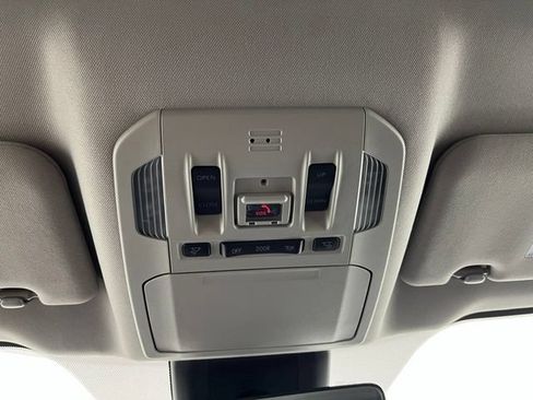 Used 2022 Toyota Highlander XLE AWD/4WD image 33