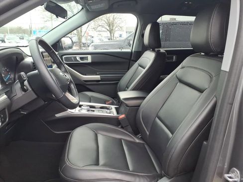 Certified 2022 Ford Explorer XLT w/ Equipment Group 202A image 18