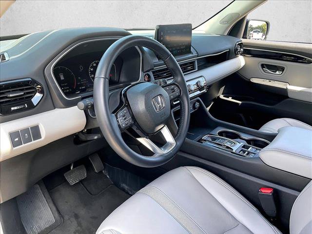 Used 2025 Honda Pilot Touring image 14