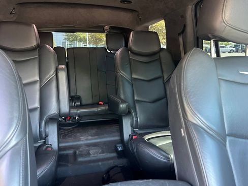 Used 2020 Cadillac Escalade Platinum AWD/4WD image 30