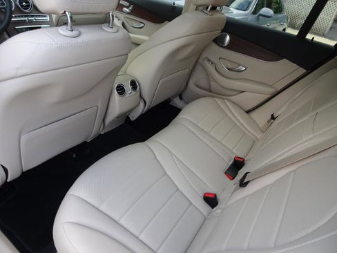 Used 2020 Mercedes-Benz GLC 300 4MATIC image 11