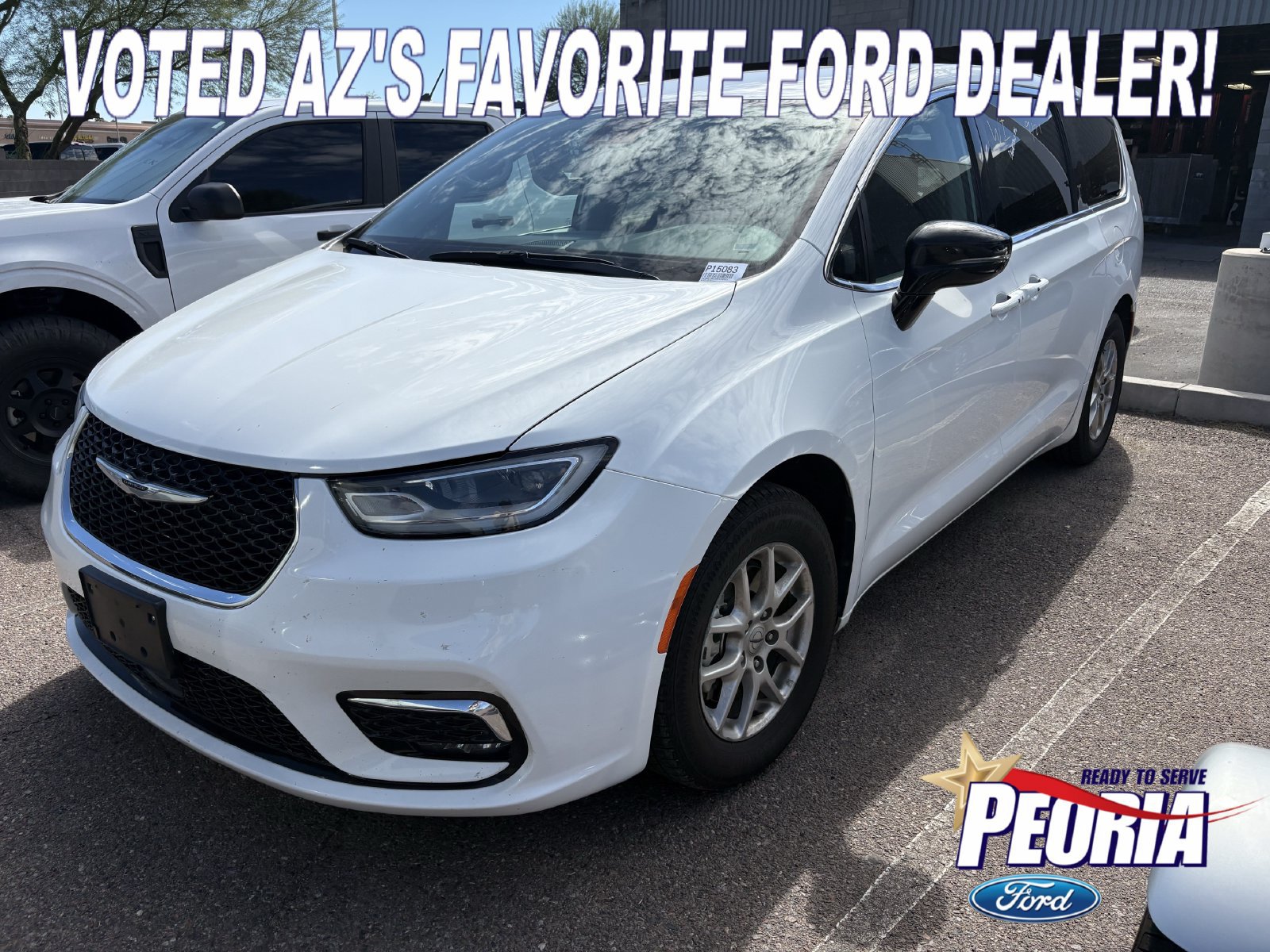 Used 2024 Chrysler Pacifica Touring-L FWD image 1