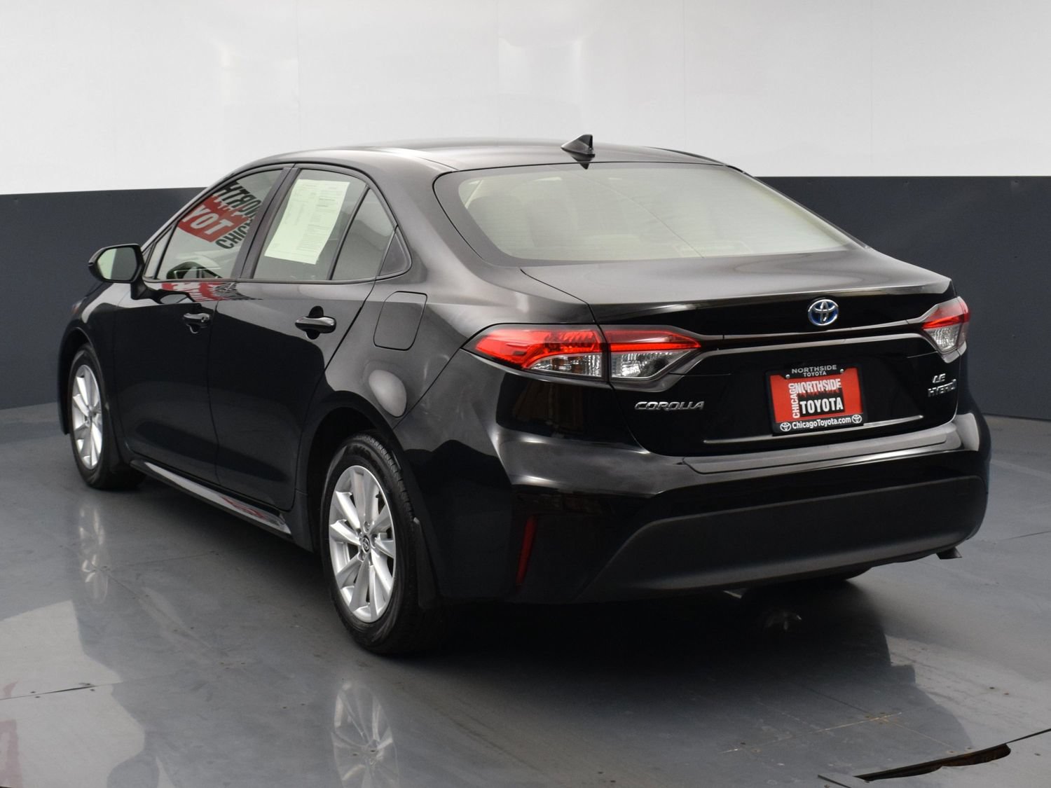 Used 2023 Toyota Corolla LE w/ LE Convenience Package FWD image 3