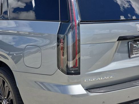 Used 2025 Cadillac Escalade V AWD/4WD image 40