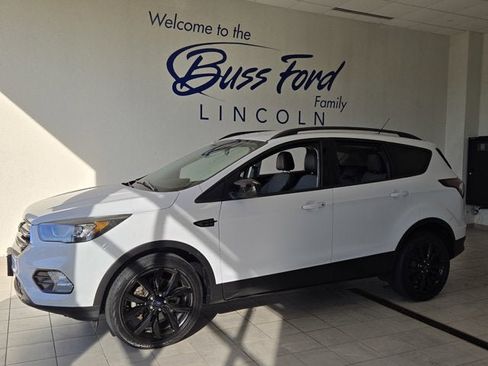 Used 2017 Ford Escape SE w/ SE Sport Appearance Package image 1