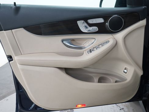 Used 2016 Mercedes-Benz GLC 300 4MATIC image 22